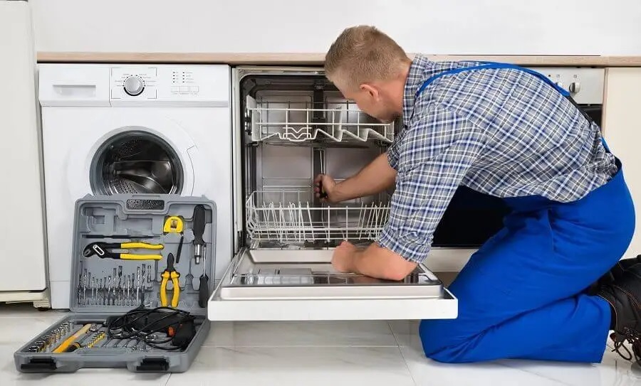 Yığılca Panasonic servisi teknisyen ekibi beyaz eşya tamiri yaparken